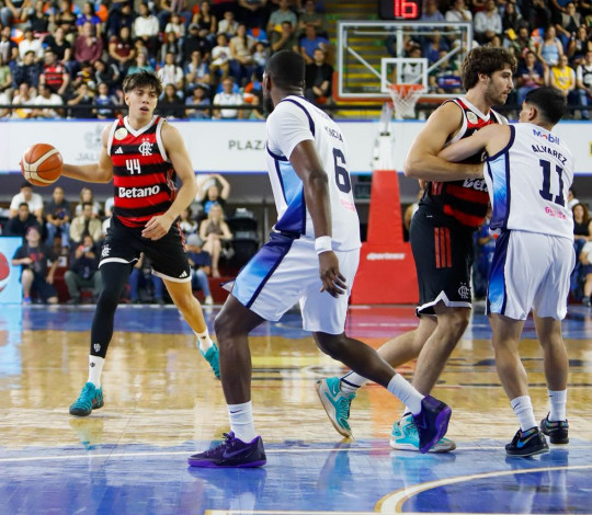 Com emoção nos últimos segundos, Flamengo vence o Astros e se classifica para o Final Four da BCLA