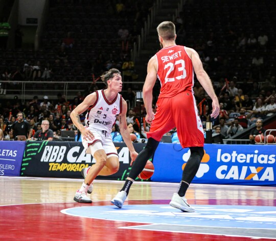 Flamengo vence Paulistano e fecha sequência em casa com 100% de aproveitamento