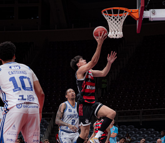 Flamengo vence o Cruzeiro por 90 a 84 e se recupera no NBB