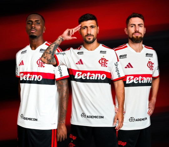 Após aposentadoria da camisa II, adidas e Flamengo lançam o novo “Manto 1 Branco”