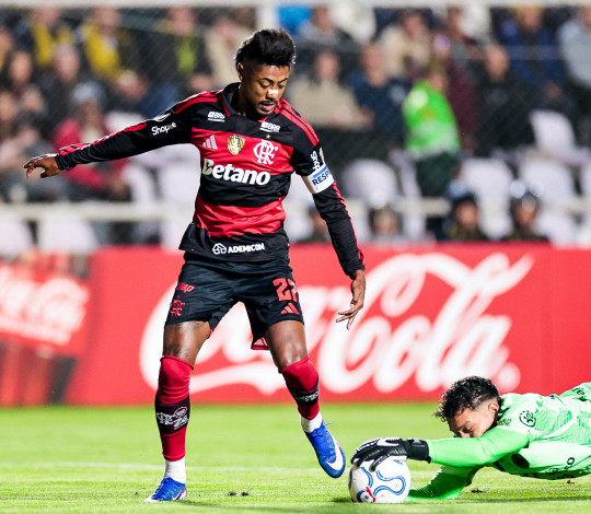 Bruno Henrique se destaca em estreia do Fla na Libertadores e reforça trajetória marcante pelo clube