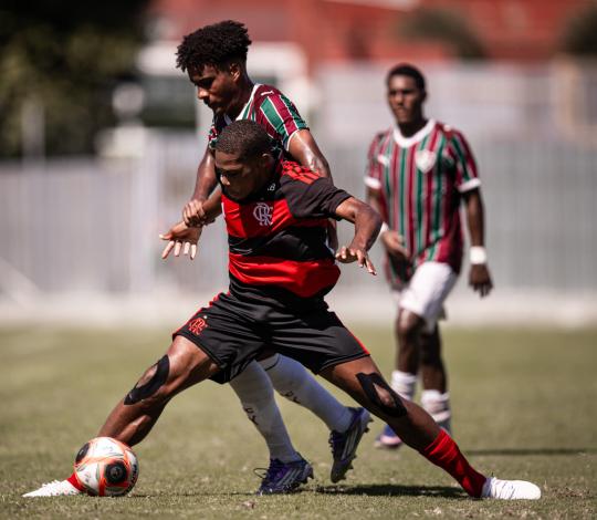 Flamengo vence por 2x0 o Fluminense em Xerém
