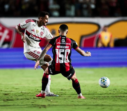 Flamengo é derrotado pelo Vitória no Barradão e encerra a participação na Copa do Brasil