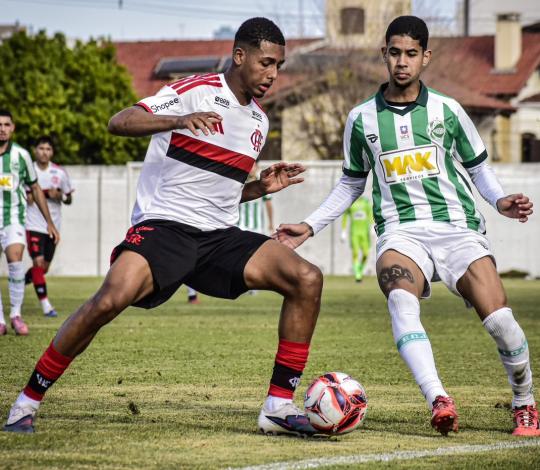 Flamengo vence por 3x2 o Juventude, fora de casa, pelo Brasileiro Sub-20