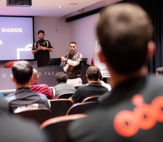 Mesa redonda e atividades in loco: dia de novidades na Flamengo Academy