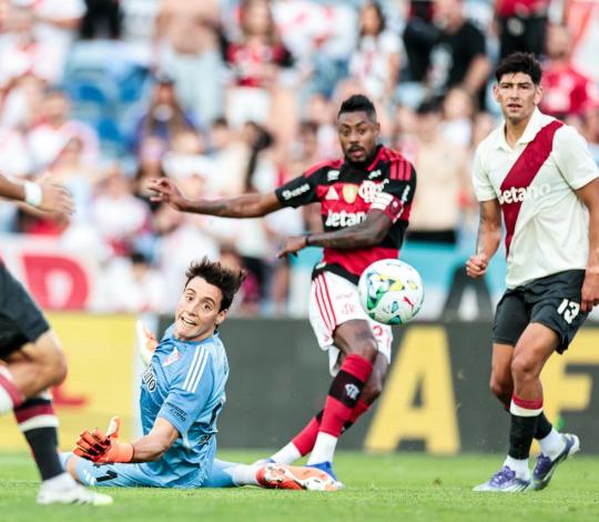 Flamengo empata com River Plate em amistoso no Algarve