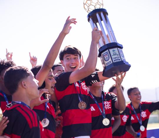 Dose dupla no Torneio Élio Campos! Flamengo é campeão sub-12 e sub-14