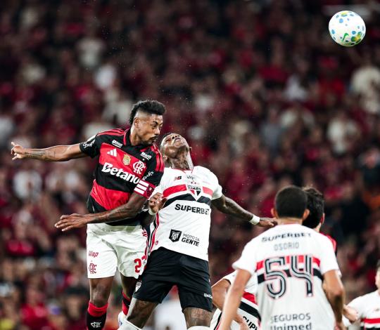 Flamengo pressed until the end, but ended in a draw against São Paulo at the Maracanã.