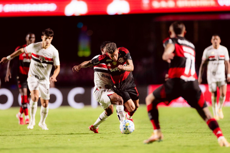 FLAMENGO SENTE A VIRADA?! rubro-negro sai na frente, mas cai para o São Paulo na estreia