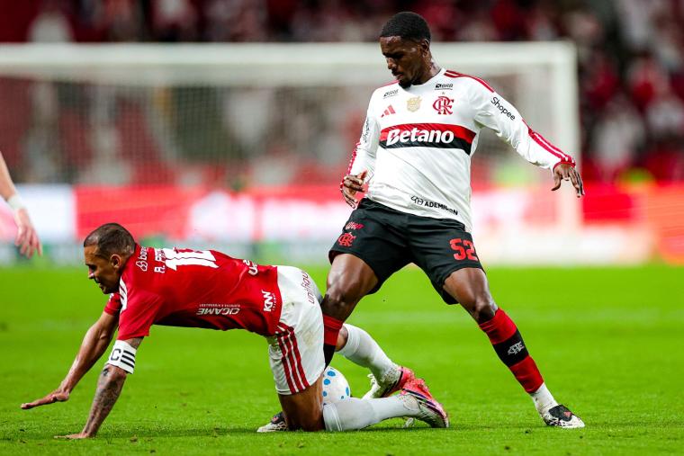 Jogando fora de casa, Flamengo pressiona até o fim e busca o empate pelo Brasileirão 3 1785372547