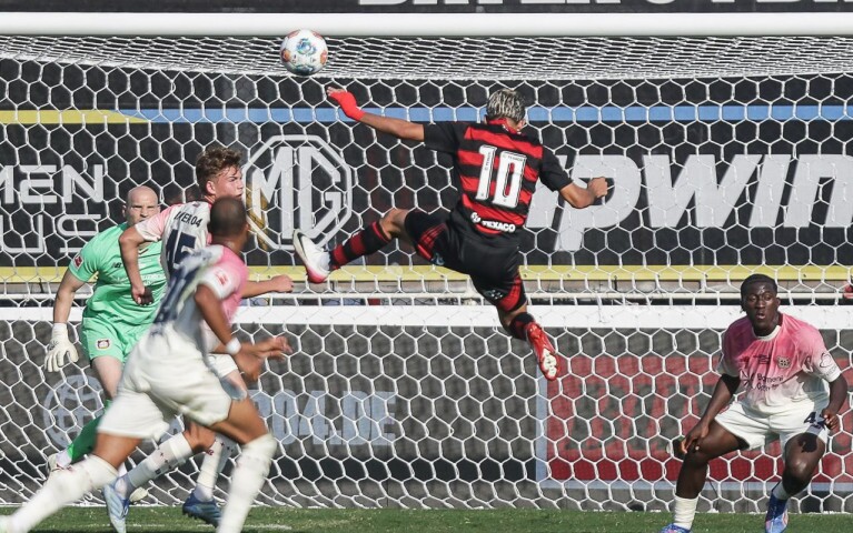 Flamengo goleia o Bayer Leverkusen em amistoso internacional na Gávea
