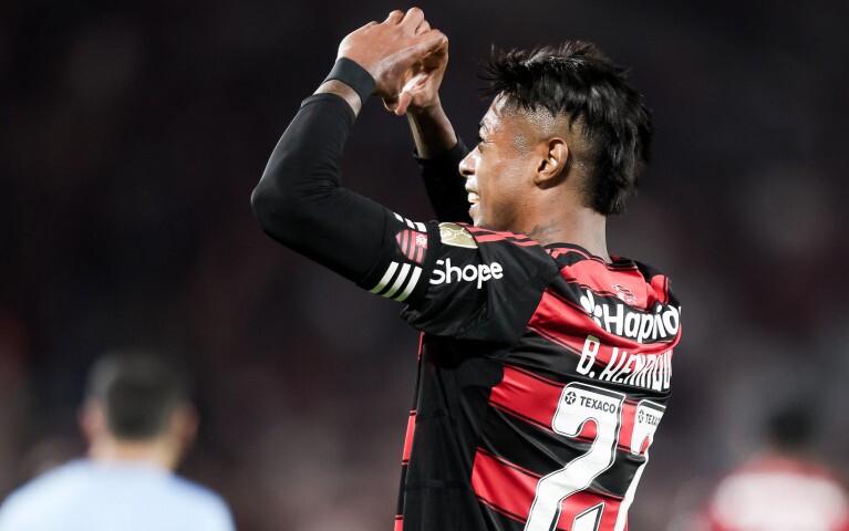 Flamengo vence Internacional no Maracanã e abre vantagem nas oitavas da Libertadores