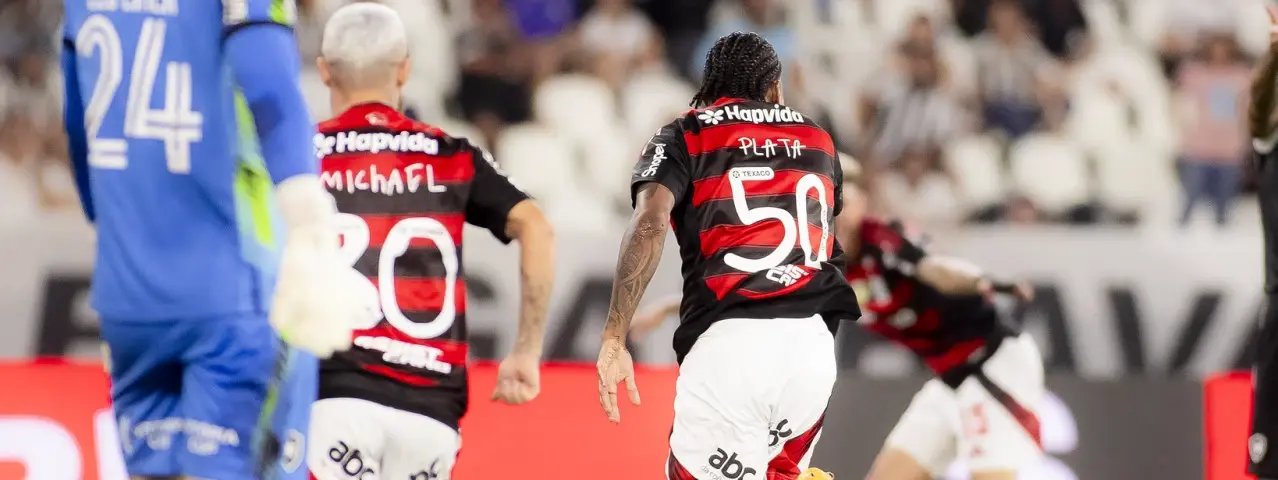 Flamengo vence Botafogo com autoridade e segue vivo na disputa pelo título nacional