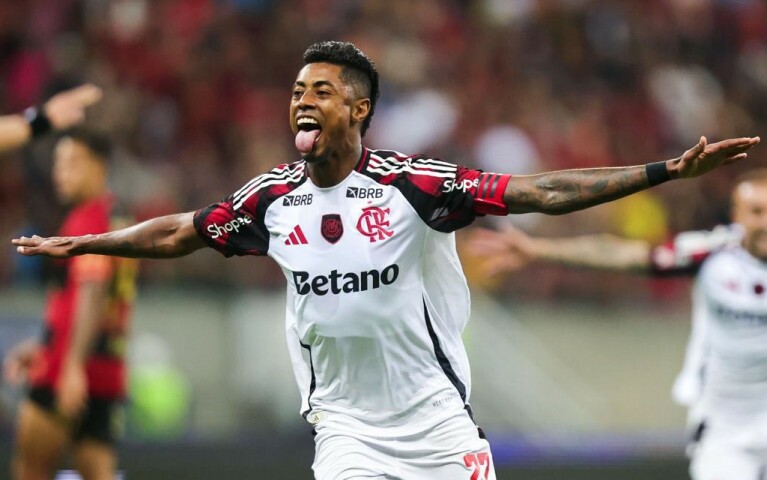 Pelo Brasileirão, Flamengo goleia o Sport no dia em que completa 130 anos de história