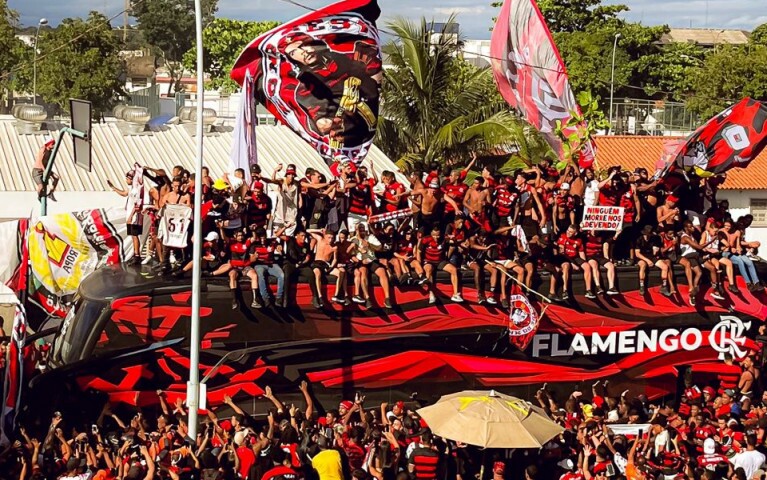 Em busca do tetra, Mengão embarca para o Peru com direito a AeroFla