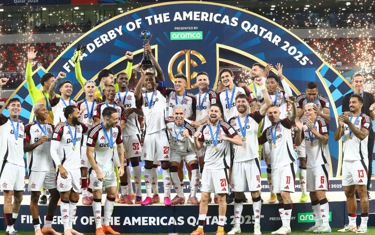 Com dois de Arrascaeta, Mengão vence o Cruz Azul e é campeão do Derby das Américas