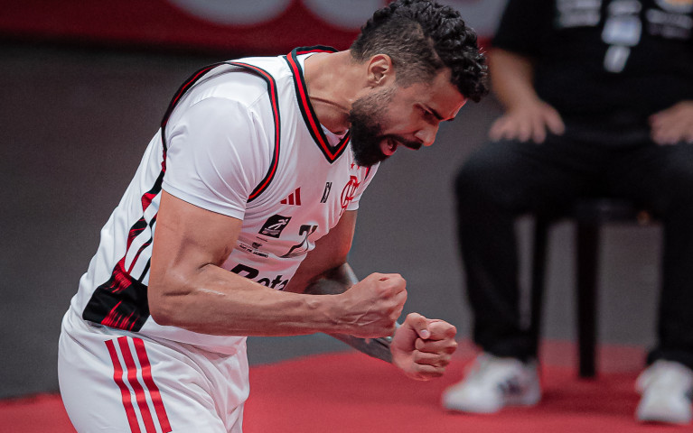 Flamengo vence São José e retoma a liderança do NBB