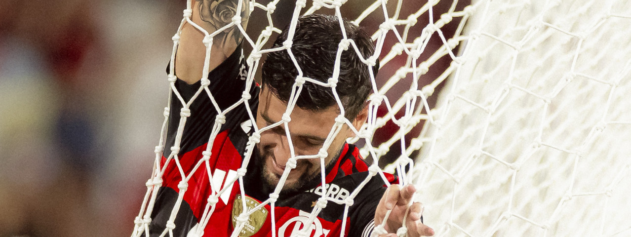 Flamengo vence o Madureira e abre vantagem na semi