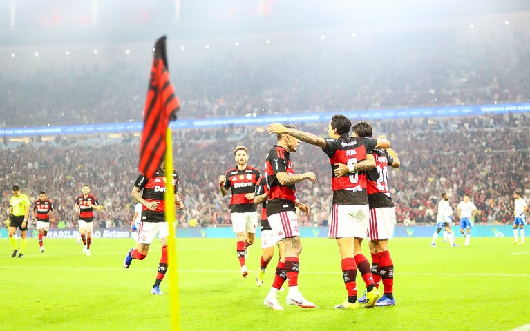No duelo de reencontros, Flamengo vence o Cruzeiro no Maracanã pelo Brasileirão