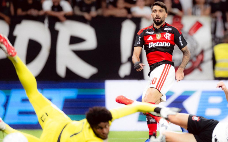 Flamengo empata com o Corinthians fora de casa após atuar todo o segundo tempo com um a menos