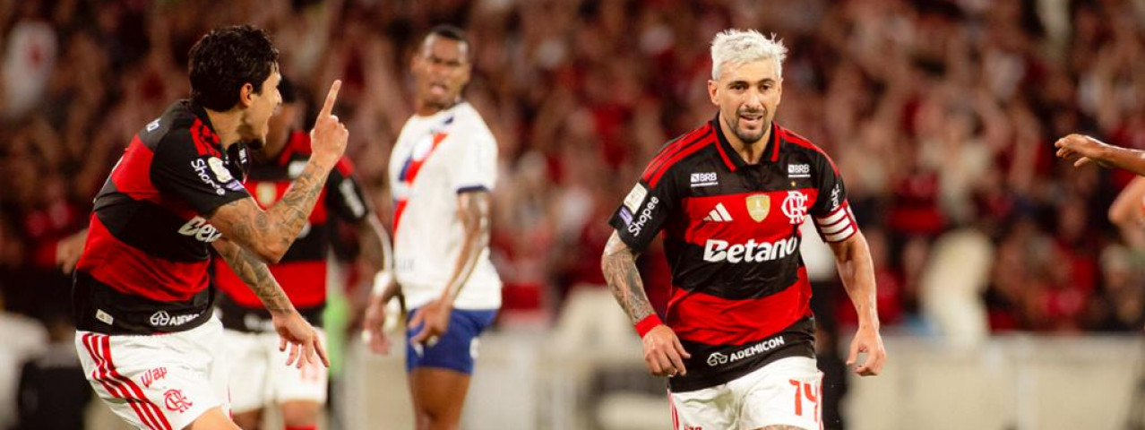 Flamengo vence o Bahia no Maracanã e embala no Brasileirão com terceira vitória seguida