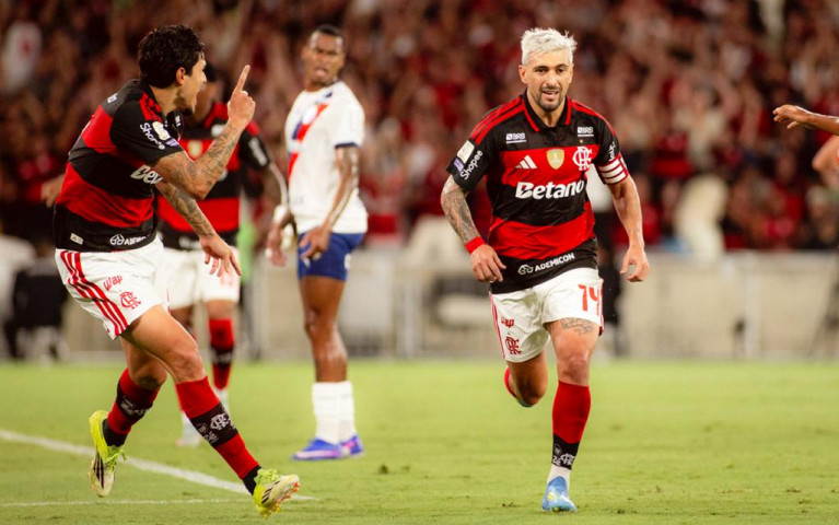 Flamengo vence o Bahia no Maracanã e embala no Brasileirão com terceira vitória seguida