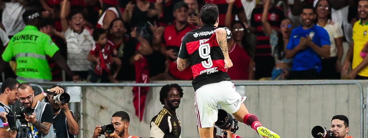 Flamengo vence o Vitória no Maracanã e larga na frente na Copa do Brasil