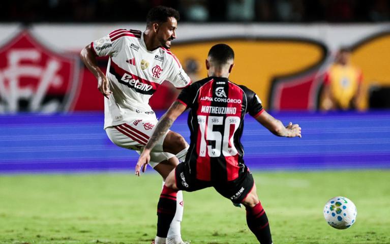 Flamengo é derrotado pelo Vitória no Barradão e encerra a participação na Copa do Brasil