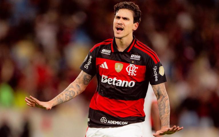 Com golaço de Pedro, Flamengo vence Estudiantes e garante vaga nas oitavas de final da Libertadores