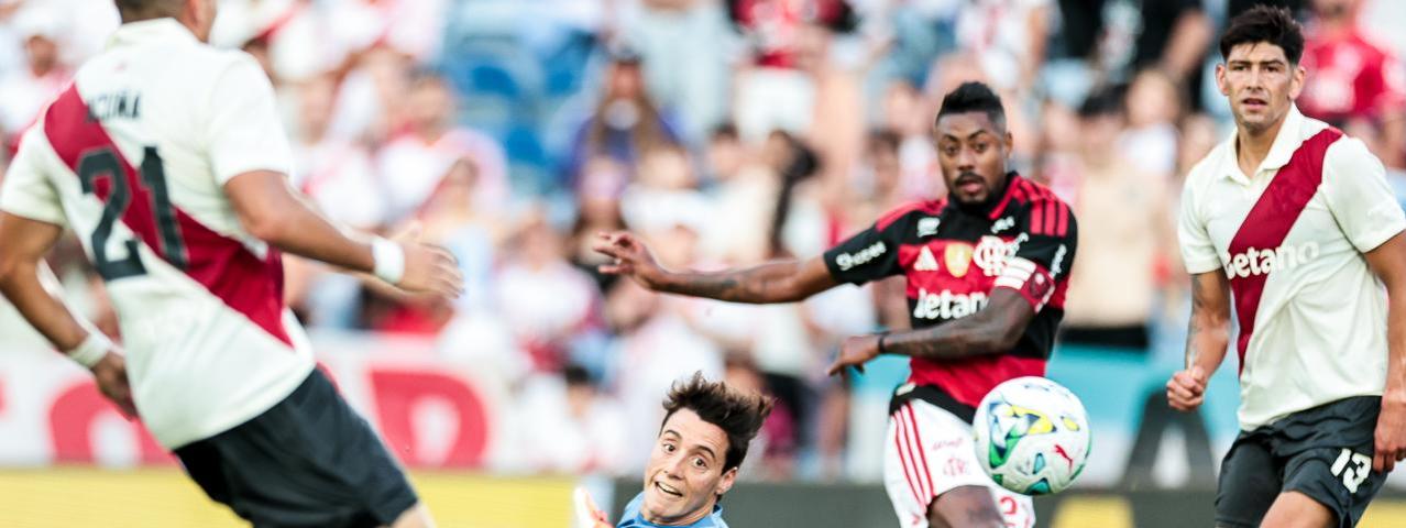 Flamengo empata com o River Plate por 2 a 2 em amistoso de intertemporada em Portugal