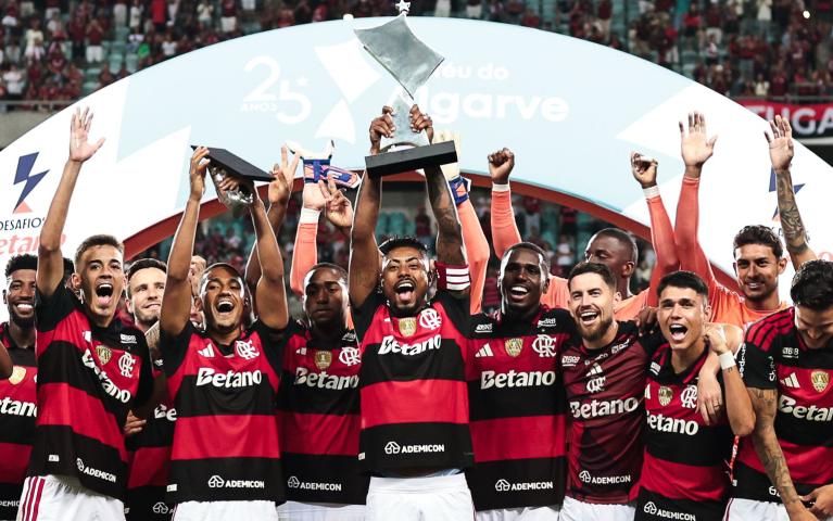 É CAMPEÃO! Flamengo vence o Benfica e conquista o Troféu do Algarve em Portugal